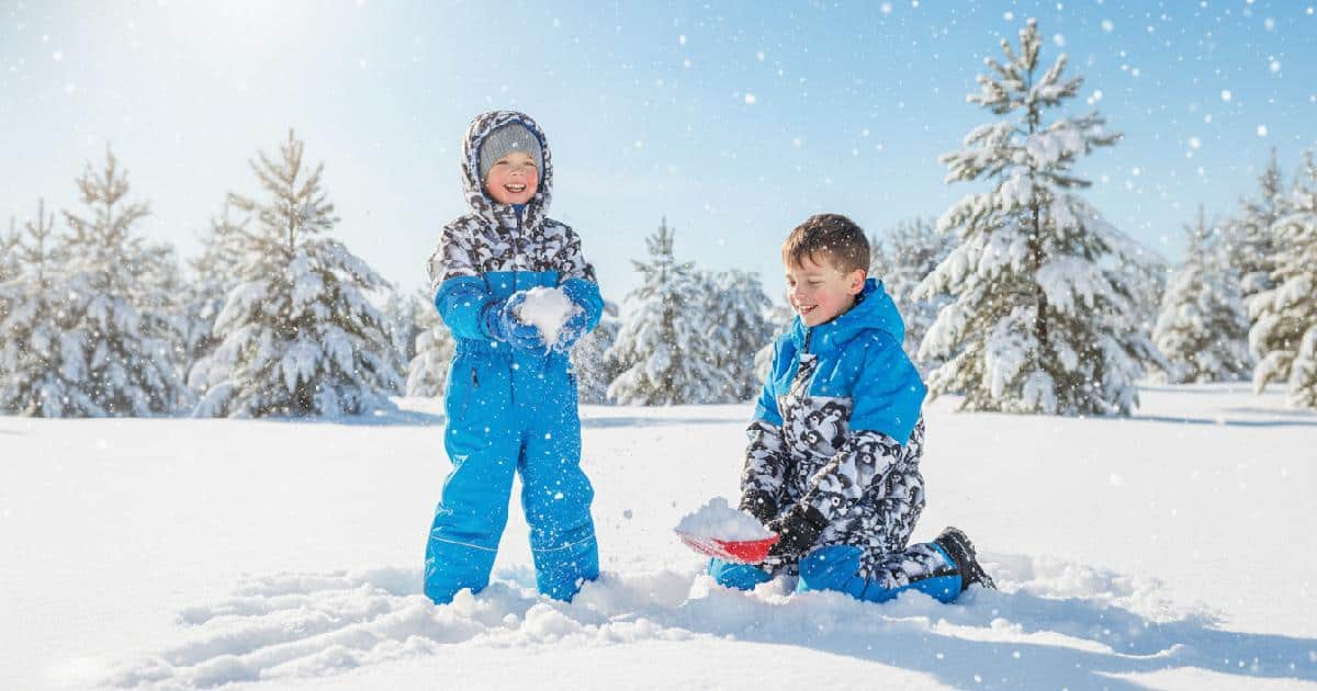 Zimní výprodej chlapeckého oblečení-kombinézy, mikiny a kalhoty a další oblečení pro kluky (1)